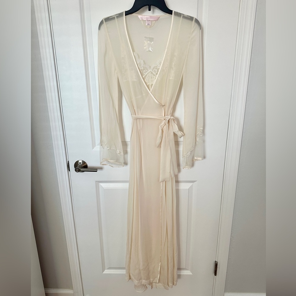 NWT Victoria Secret Silk Peignoir set